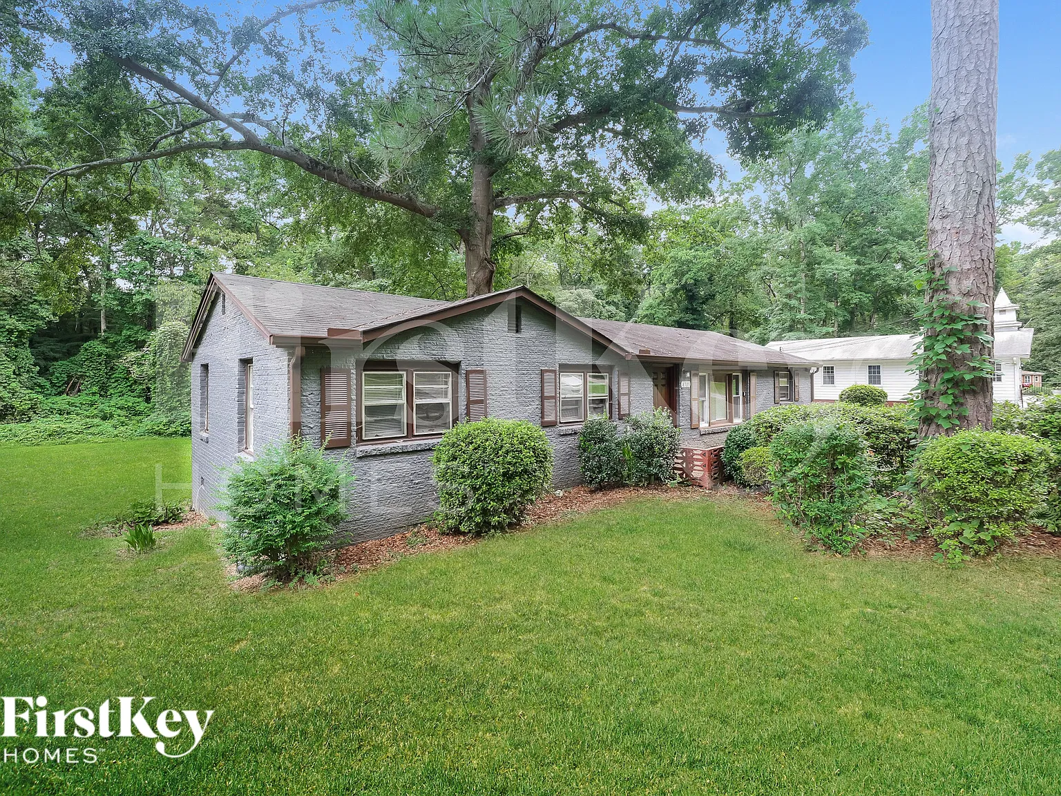 3 bed, 1.0 bath, 1368 sqft, $1,920 — Photo 2