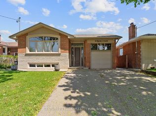 18 Rowse Cres, Toronto, ON M9P3L5
