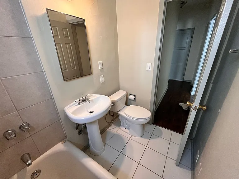 512 N Alexandria Ave — Photo 20