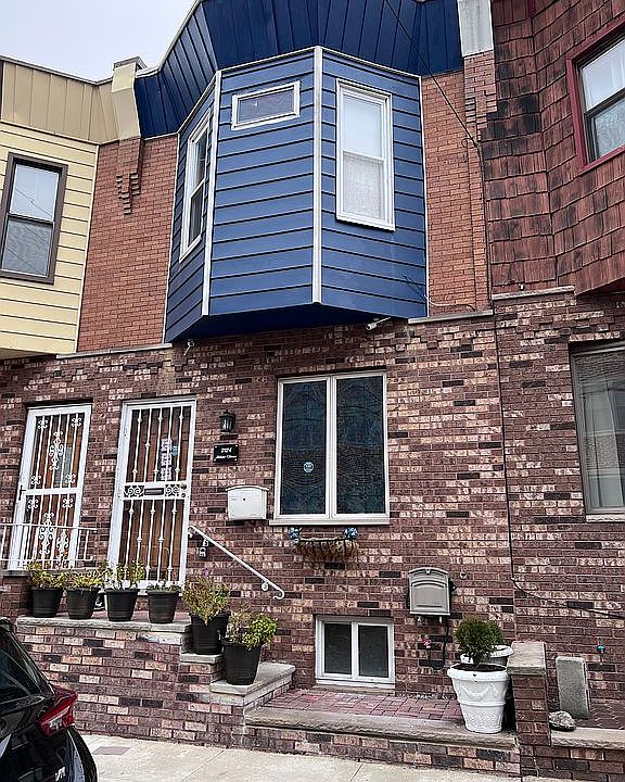 2nd image of 2124 Dorrance St