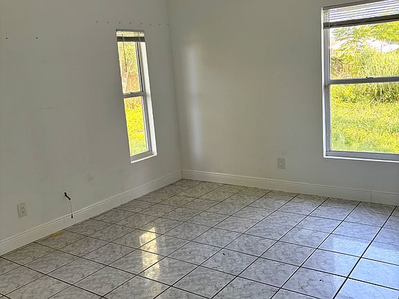 3rd image of 978 Soi Nana Ln