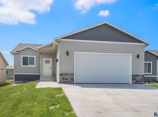 5501 E Lumin St, Sioux Falls, SD 57108