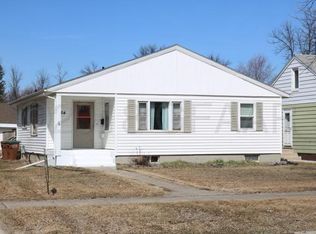 534 12th St NW, East Grand Forks, MN 56721
