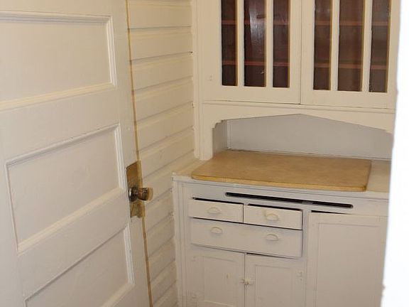 4th image of 2105 Lakeshore Dr