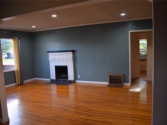 4th image of 10624 Rose Dr