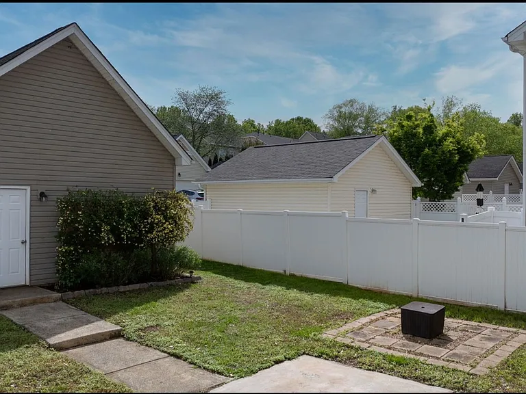 10060 Switchyard Dr — Photo 19