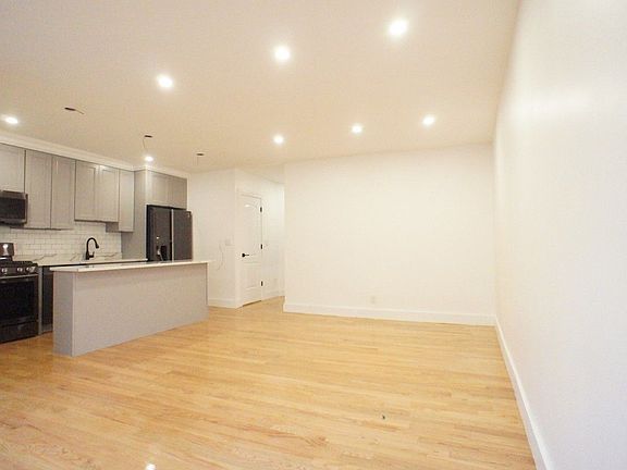 3rd image of 121 W 117th St APT 3