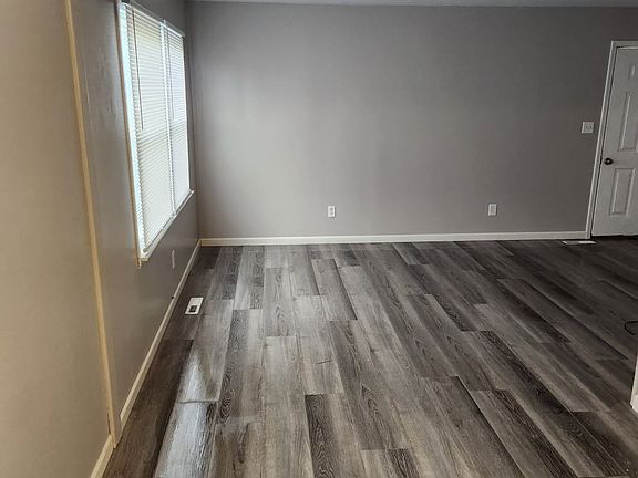 3rd image of 707 W Adams St #9
