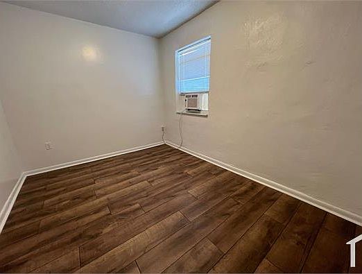 4th image of 1805 NW 2nd Ct #302