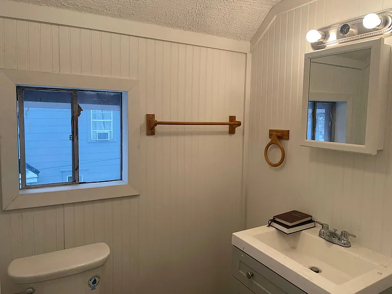 375 Allyn St — Photo 19