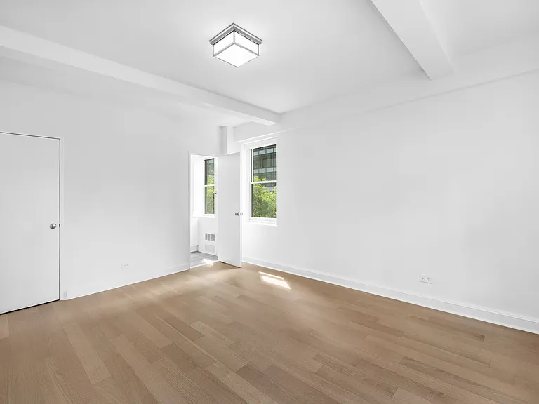 300 E 57th St #5D — Photo 7