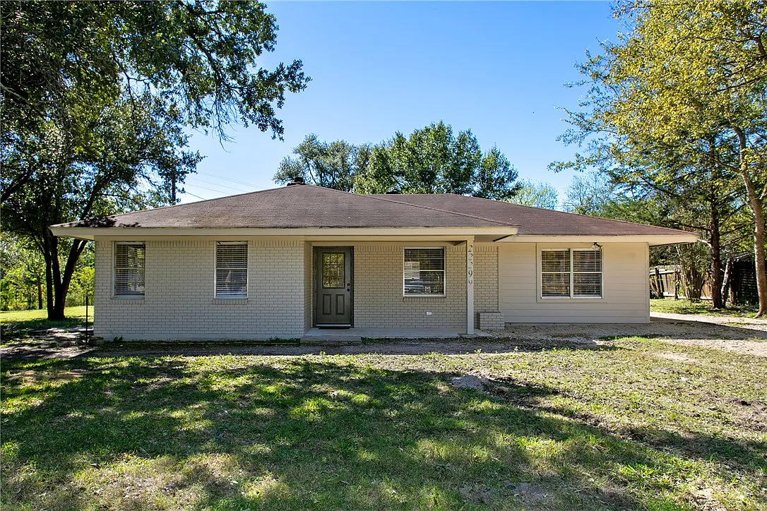3 bed, 2.0 bath, 1393 sqft, $1,750 — Photo 2