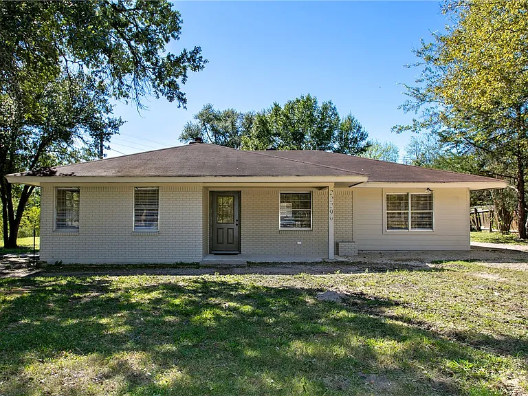 22299 FM 39 — Photo 2