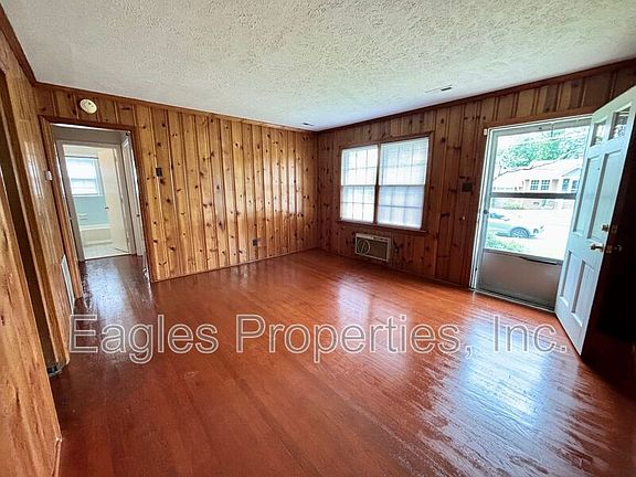 3rd image of 411 Beech St