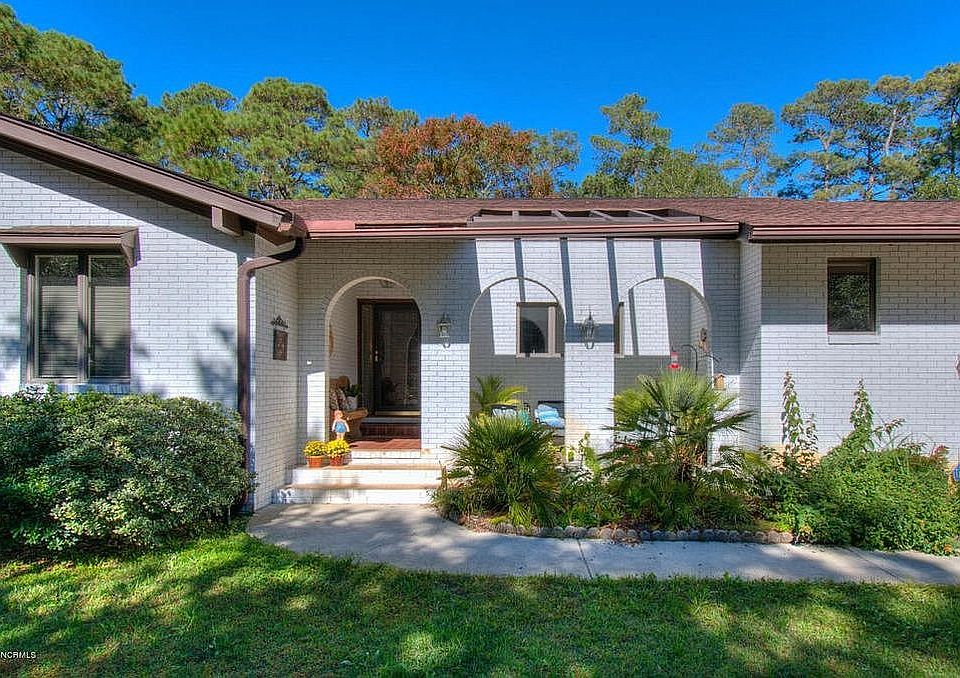 1st image of 5 Augusta Dr