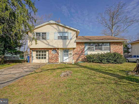 2nd image of 225 Drake Rd