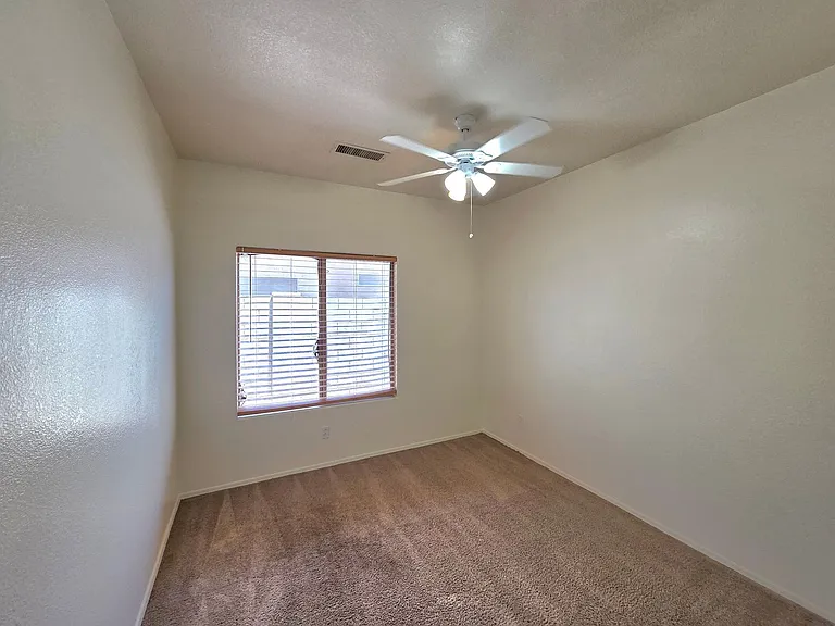 609 W Rio Vista Ln — Photo 15
