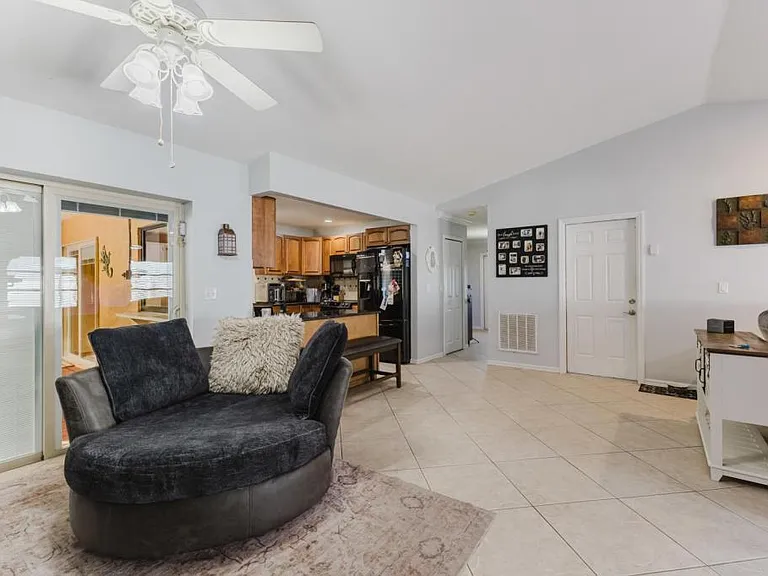 2103 SE 8th Ave — Photo 35