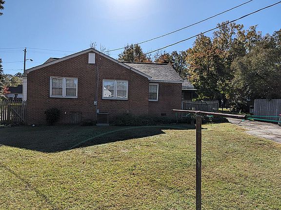 2nd image of 212 Laurel Ave W