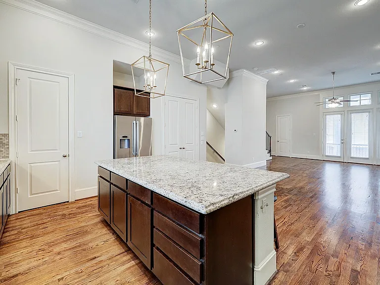 1110 Thompson St — Photo 16