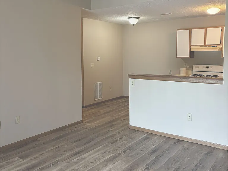 Fox Pointe Apartments — Photo 31