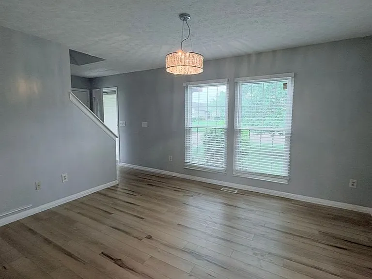 4843 Ballentine Dr — Photo 5