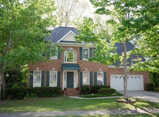 2215 Laurel Lake Dr, Suwanee, GA