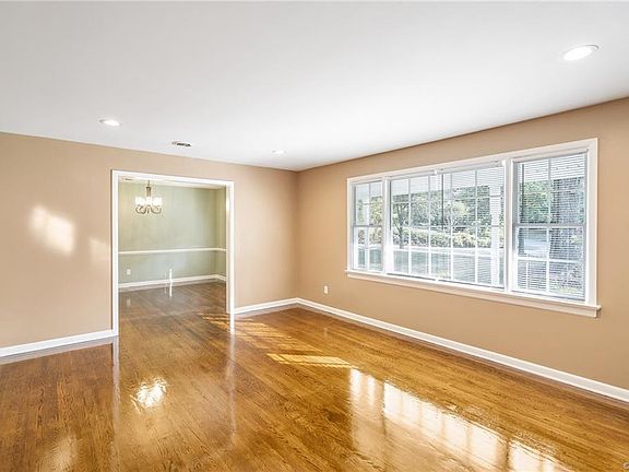5th image of 9640 Fernleigh Dr