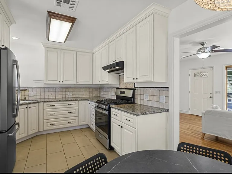 7418 Farmdale Ave — Photo 3