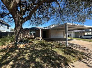 913 Willowbriar Ln, Deer Park, TX 77536
