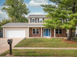 327 Twistedoak Ct, Ballwin, MO 63021