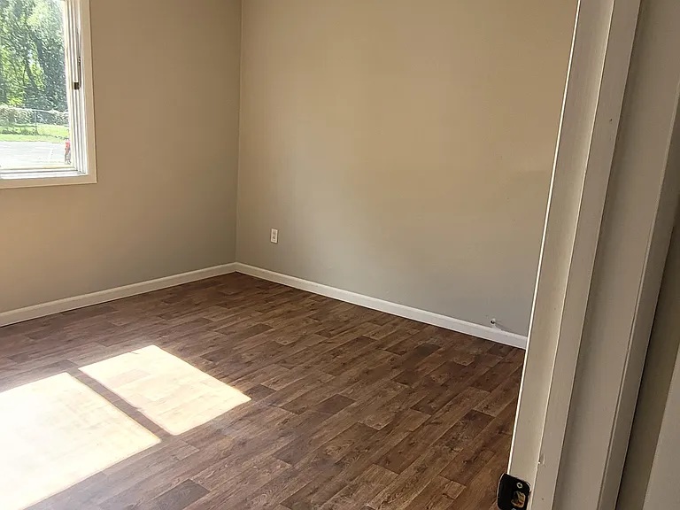 306 Larson Ct #7 — Photo 9