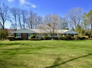 270 Green Ridge Rd, Franklin Lakes, NJ 07417