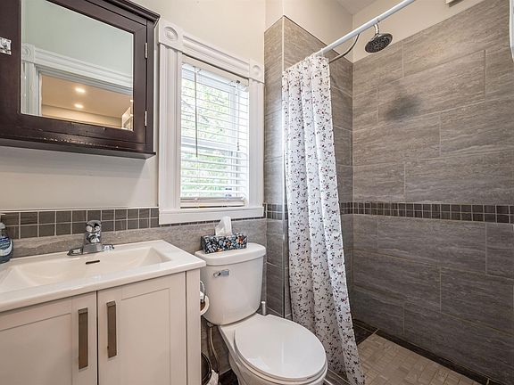 5th image of 6307 Chebucto Rd