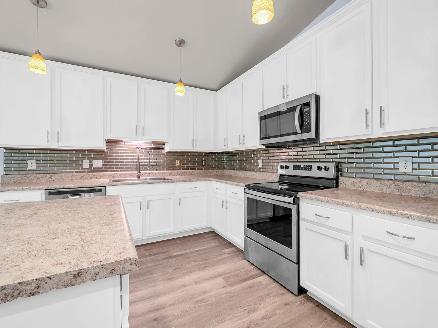 4 bed, 2122 sqft, $2,200 — Photo 4