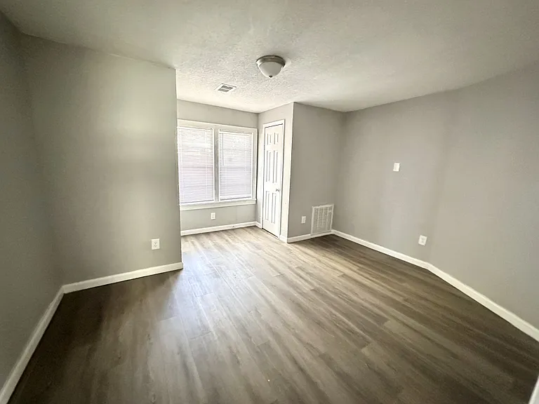 1316 Court R — Photo 4