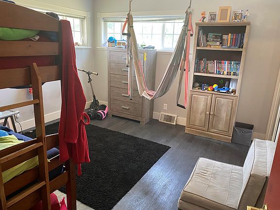 4th image of 429 Edka Ave