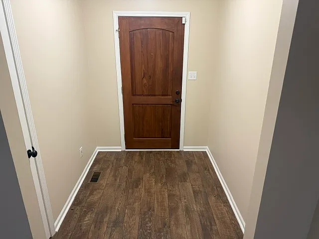 1751 Knights Dr — Photo 10