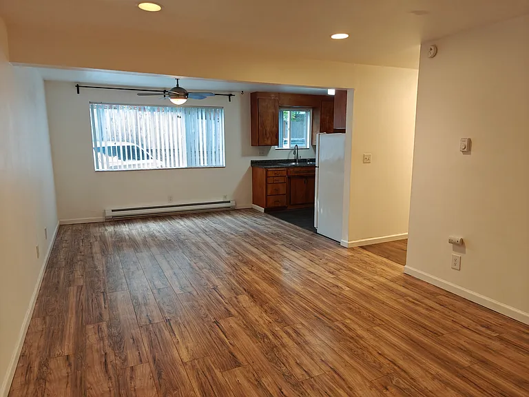 11521 26th Ave NE #5 — Photo 1