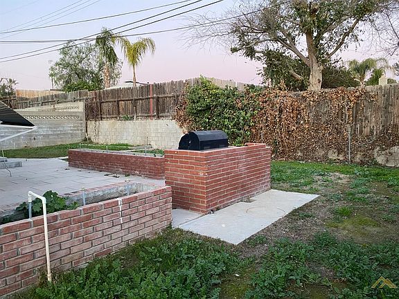 3rd image of 2213 N Corrientes St