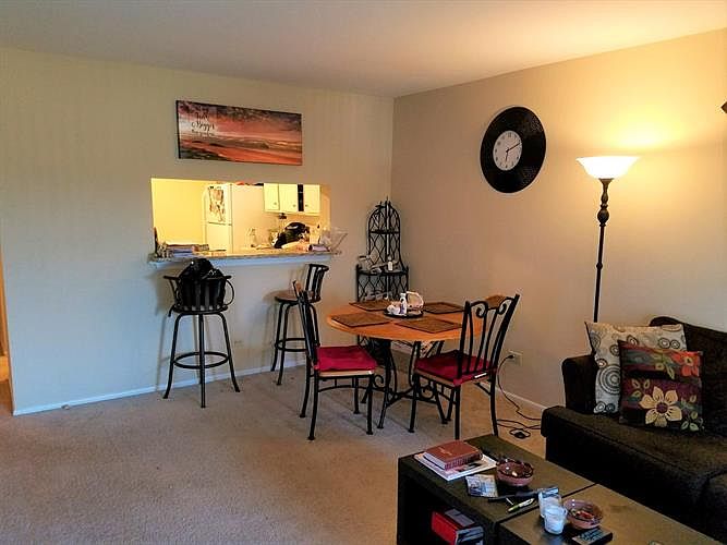 1st image of 925 N Sterling Ave Unit 204