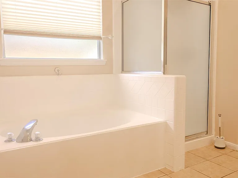 8531 Regalbrook Dr — Photo 15