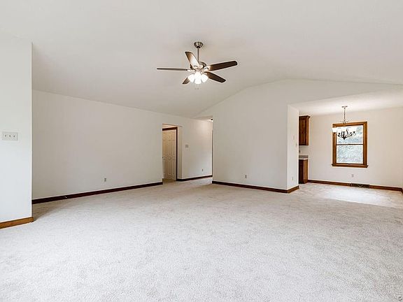 3rd image of 7240 Harbor Hill Dr