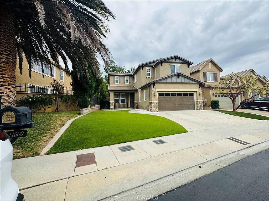 4 bed, 2.5 bath, 2449 sqft, $6,000 — Photo 2