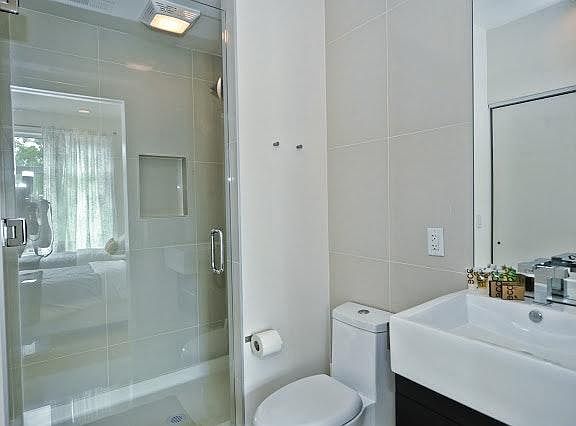 second private bathroom in second bedroom