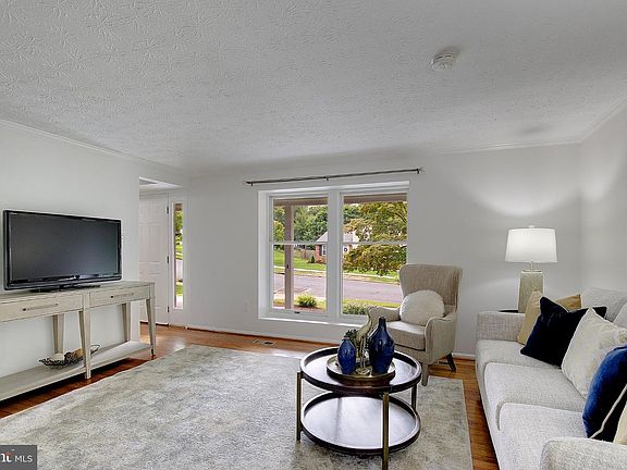 4th image of 278 Waycross Way