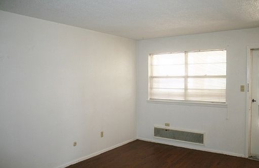 3rd image of 124 Columbia Ln APT 6