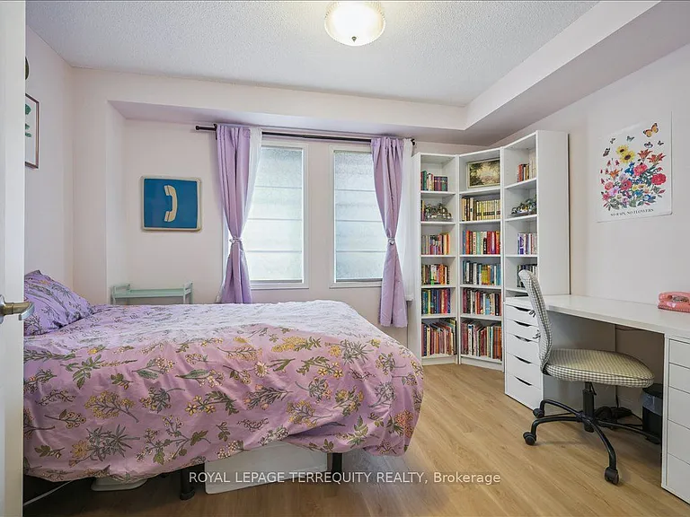 101 The Queensway #Townhouse 2 — Photo 27