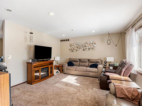 3rd image of 1749 Green Meadow Ln