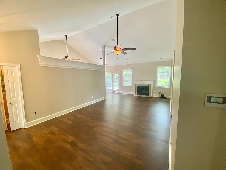 416 E Tremont Ave — Photo 5
